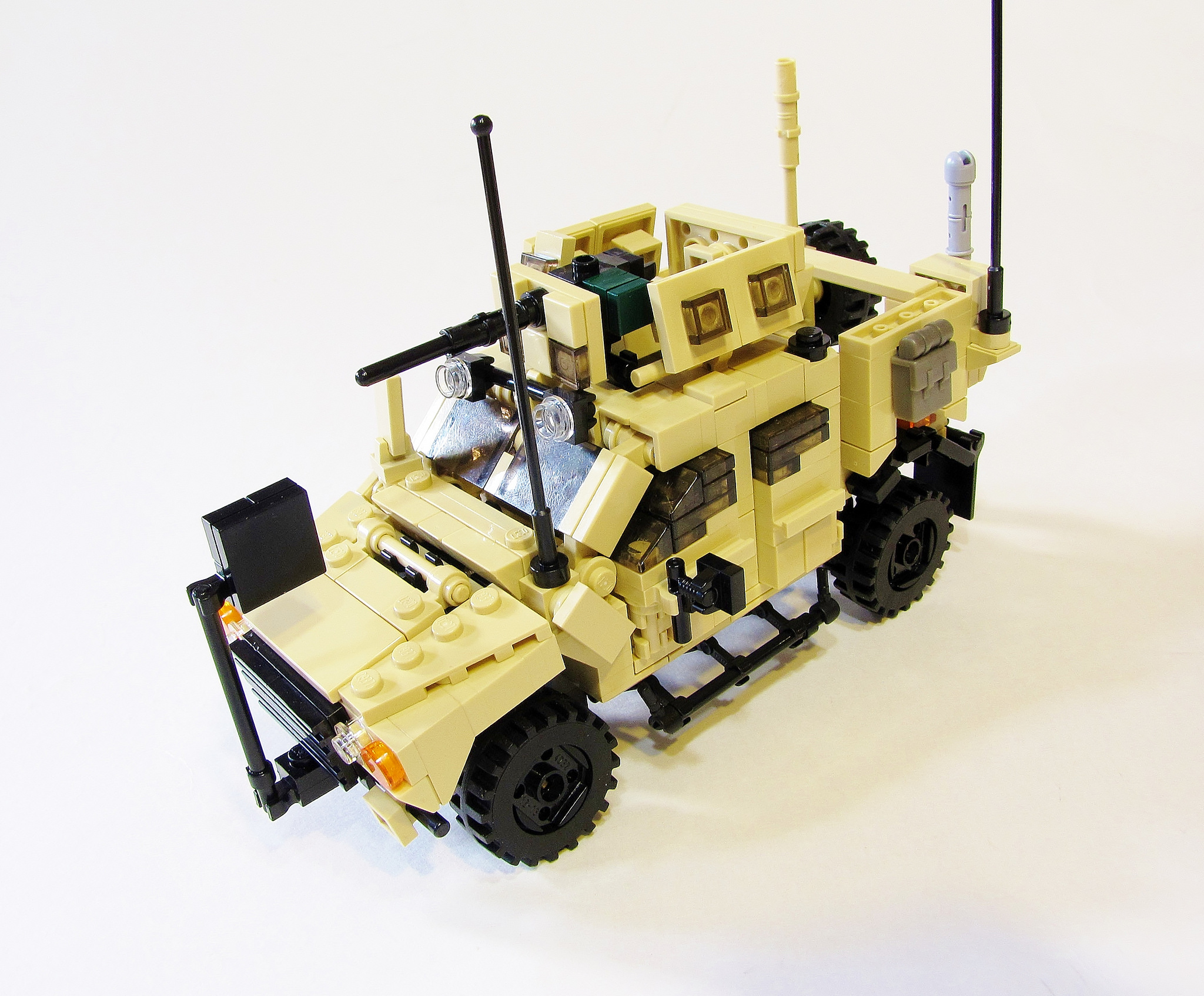 Lego-Oshkosh-M-ATV-1