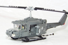 Lego-helicoptere-us-vietnam-war-UH-1B-HUEY