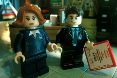 Lego-X-Files-Mulder-Scully-2